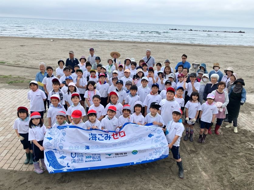 ＣＨＡＮＧＥ ＦＯＲ ＴＨＥ ＢＬＵＥ　～美里小学校、地域の皆さんやボランティアなどの皆さんで🌊宮沢海水浴場のごみ拾い❗～